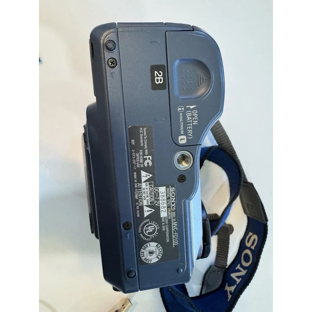 Sony Mavica MVC-FD100 Digital‎ Camera With Charger Tested Work & Carry Case